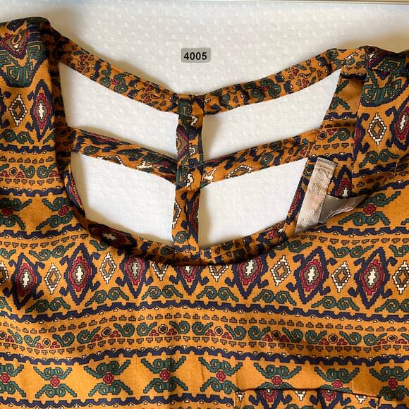 Love21 Women Dress size M Long Sleeve KneeLength Deep Cut in Back Loose Fit Tan - Picture 6 of 11